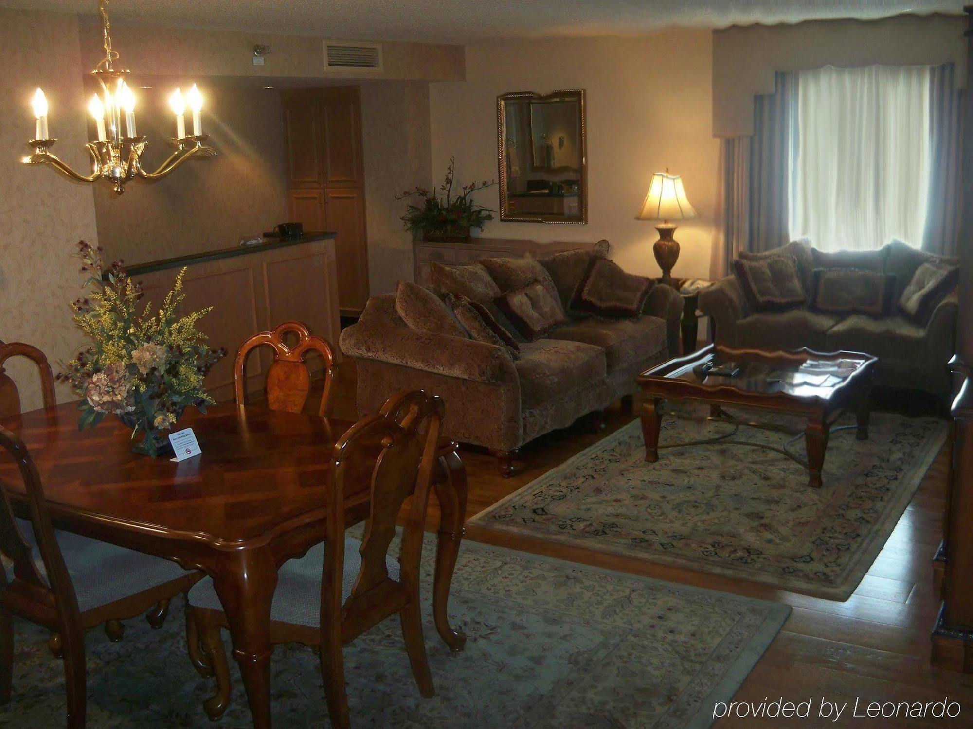 Embassy Suites Greenville Golf Resort & Conference Center Quarto foto
